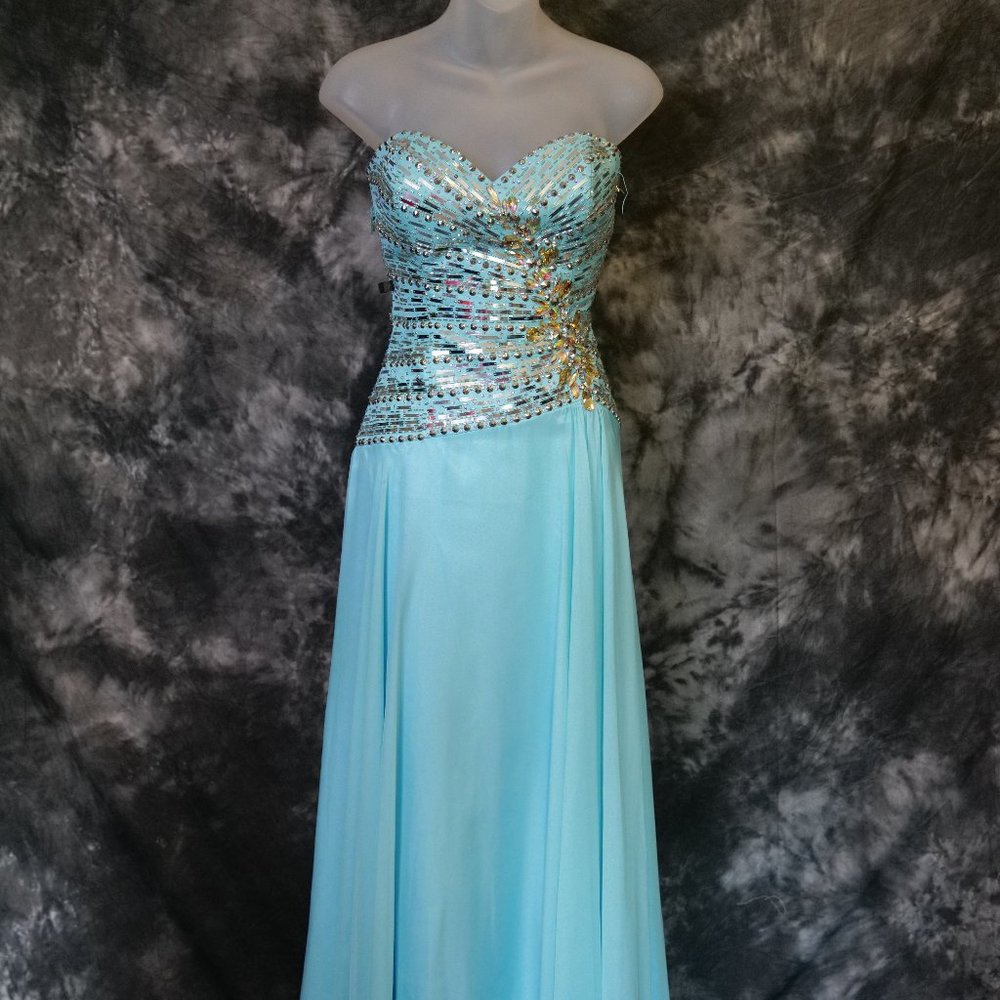 Size 8 Aquamarine Tony Bowls Evenings Gown